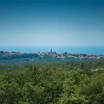 Stunning In * Kaštelir